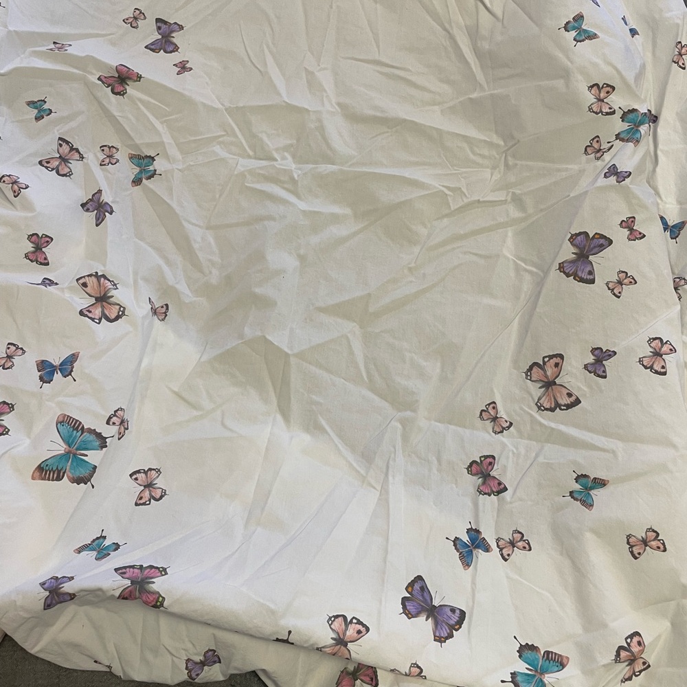 Monique Lhuillier/Pottery Barn Kids crib sheet with Butterfly border design